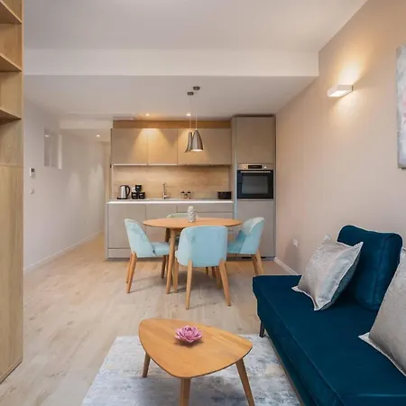 Dedaj - Tina 公寓 *